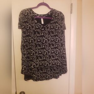 Latched Mama Black and White Patterned Boyfriend T